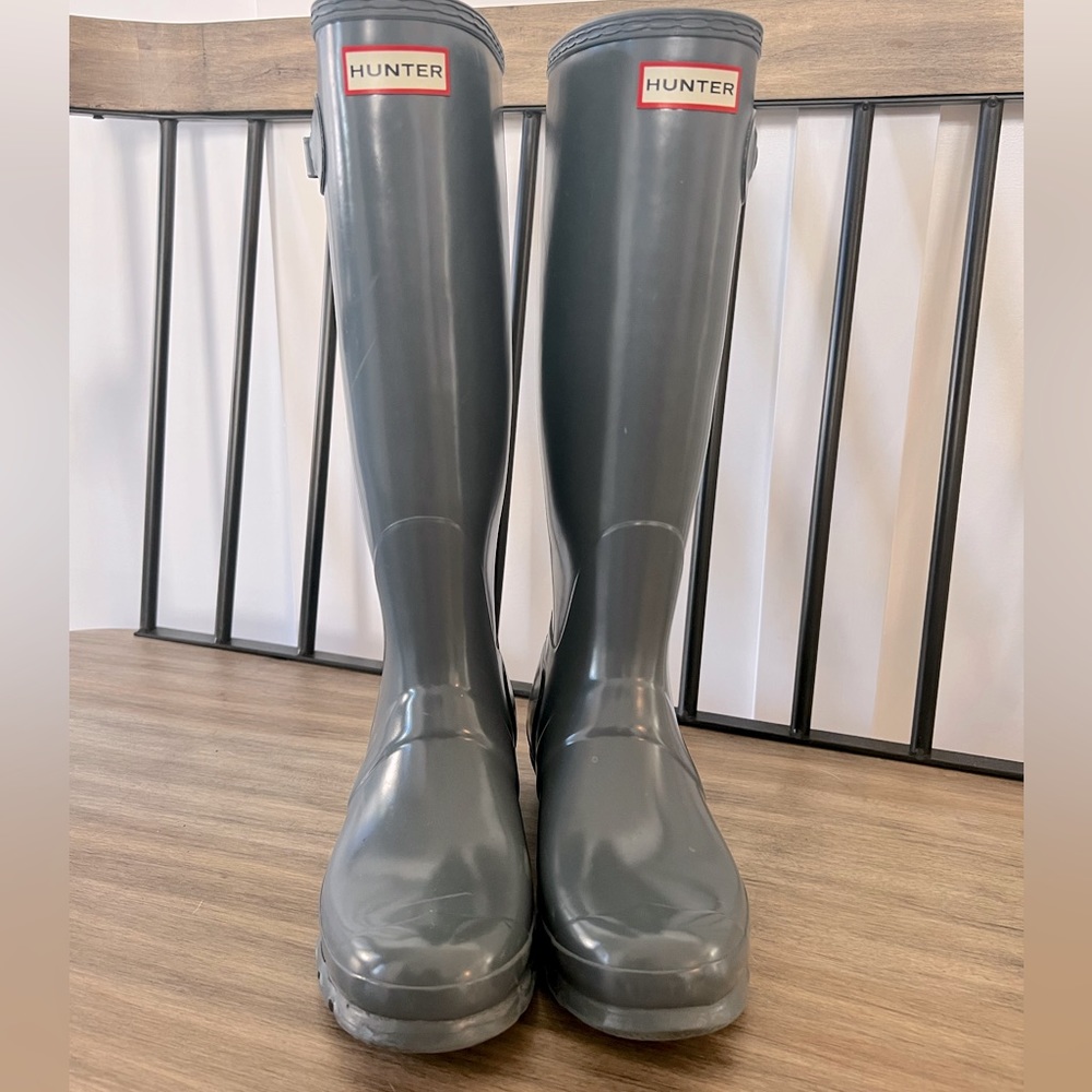 Womens size 7 hunter boots matte gray